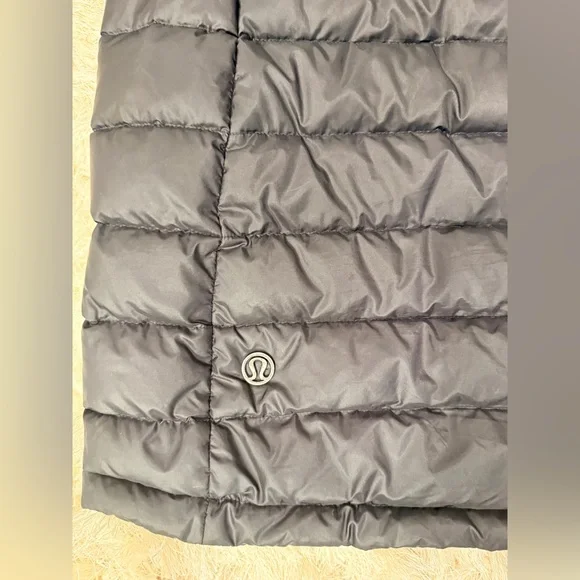 Lululemon down 3/4 lightweight packable coat with hood. Size small. Black - Picture 4 of 7